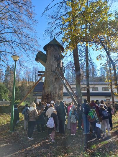 Uczniowie w Gorczańskim Parku Narodowym.