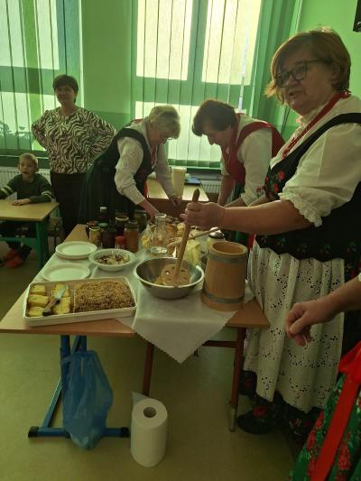 Pani z Koła Gospodyń Wiejskich opowiada.