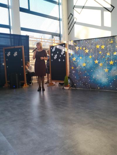 Pani Dyrektor składa życzenia.