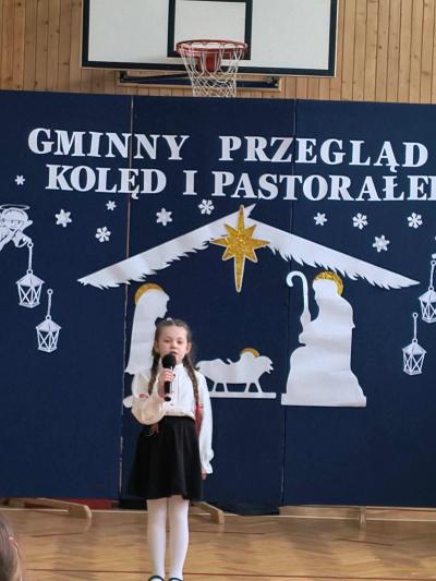 solistka podczas występu.jpeg