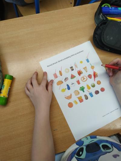 Karta pracy - zdrowe i niezdrowe produkty żywieniowe.