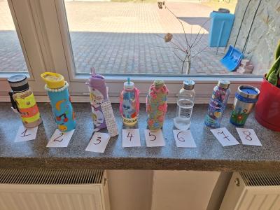 Bidony wykonane przez dzieci.