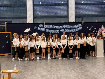 Uczniowie otrzymali upominki za działalność w Szkolnym Kole Wolontariatu.