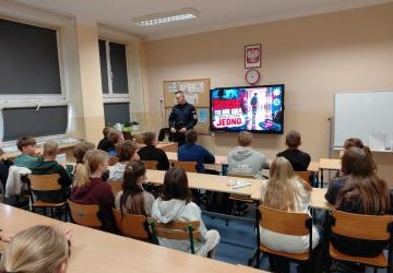 „Życie to nie gra, masz je tylko jedno” – spotkanie uczniów z policjantem
